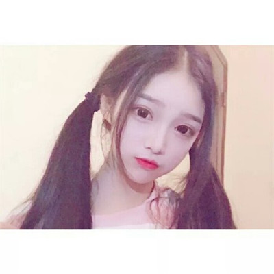 坐在地上的霸气女生头像图片