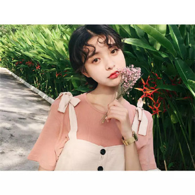 坐在地上的霸气女生头像