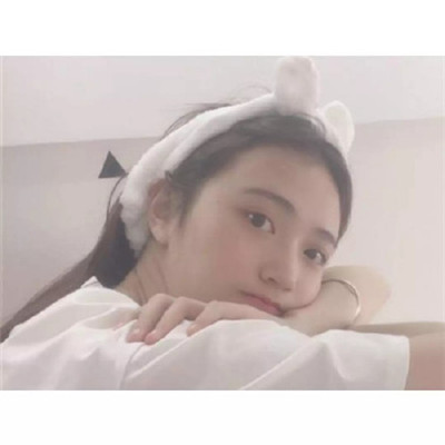 坐在地上的霸气女生头像图片