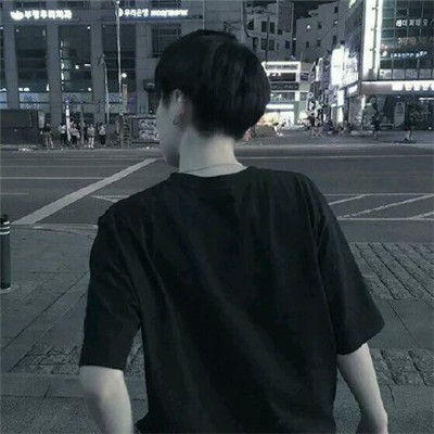 qq头像2018最新男背影欧美风动漫黑白帅气头像 男生头像个性网图片