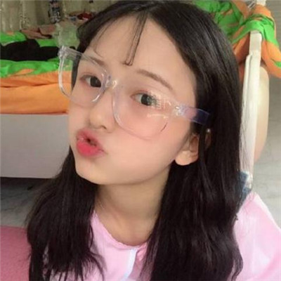 上下是白色的女生头像图片