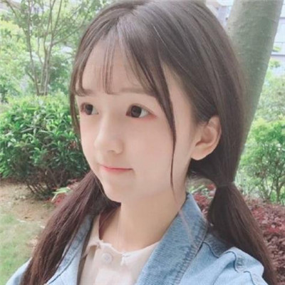 上下是白色的女生头像图片