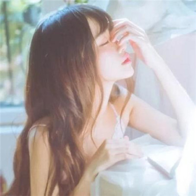 唯美背影短发女生头像图片