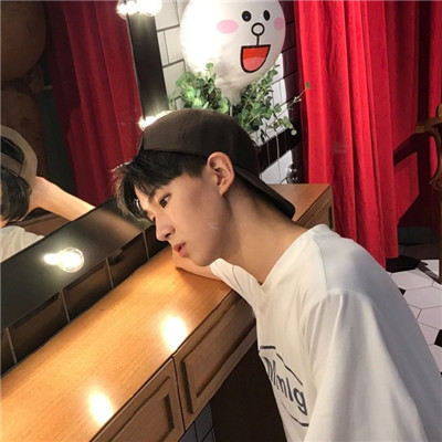 2018最流行的头像夕阳下的海边男生头像图片