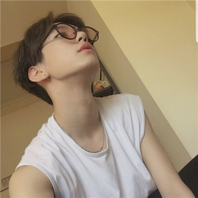 2018最流行的头像好看的头像动漫男生背影图片