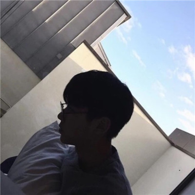 2018最流行的头像好看的头像动漫男生背影图片
