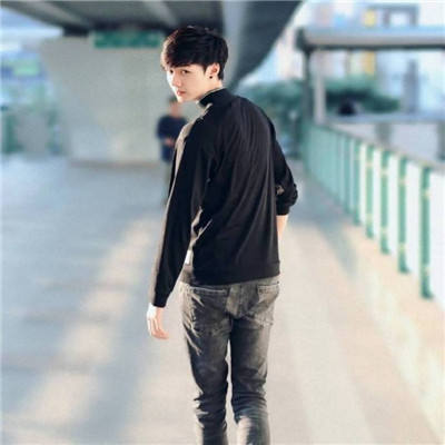 2018最流行的头像好看的头像动漫男生背影图片