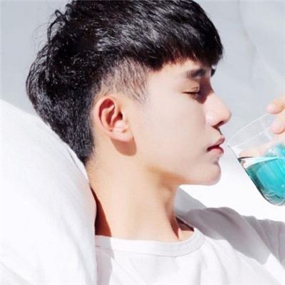 2018最流行的头像阳光清纯帅气男生头像图片大全图片
