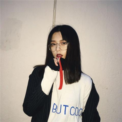 qq女生头像粉色衣服图片