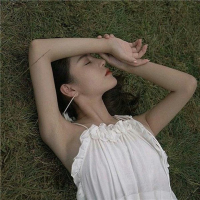 带耐克帽子的女生头像图片