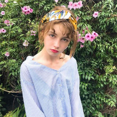 qq头像伤心女生动漫图片
