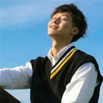 蓝色背景背影男头