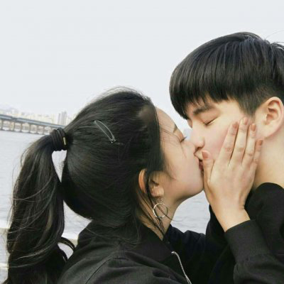 非主流情头接吻