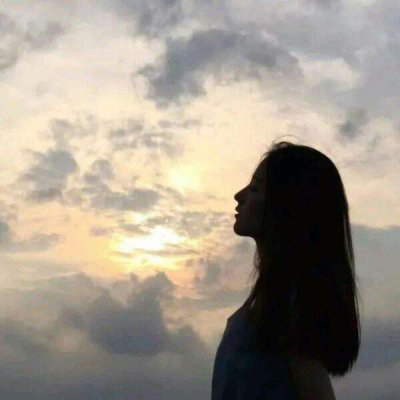 男左女右背影情侣头像