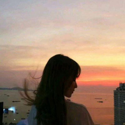 男左女右背影情侣头像