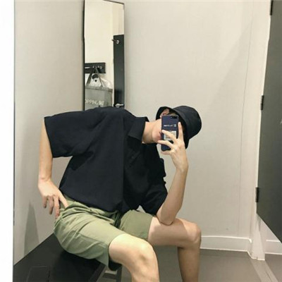 最潮最酷男生守着女生睡觉的情侣头像图片