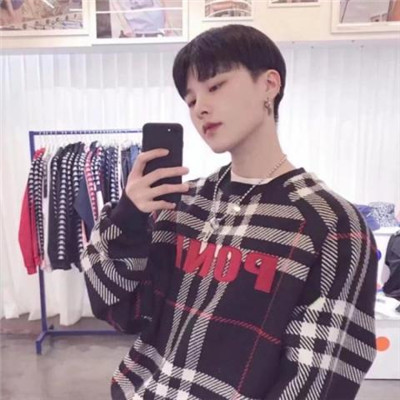 最潮最酷男生守着女生睡觉的情侣头像图片