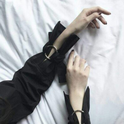 部位女头腿部