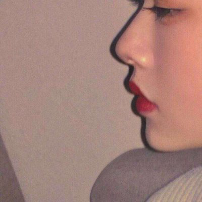 部位女头腿部