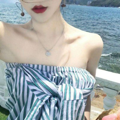 部位女头腿部