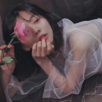 部位女头腿部