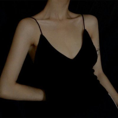 部位女头腿部
