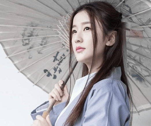 美到让人心疼的诗句：寂寞空庭春欲晚，梨花满地不开门图片