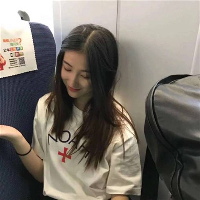 盘腿坐的女生qq头像图片