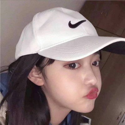 盘腿坐的女生qq头像图片