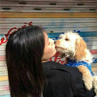 盘腿坐的女生qq头像图片