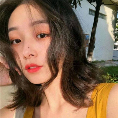 盘腿坐的女生qq头像图片