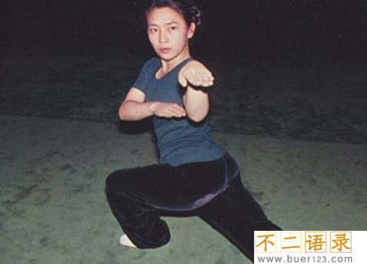 黄秋燕第二任丈夫是谁 黄秋燕现在的丈夫图片图片