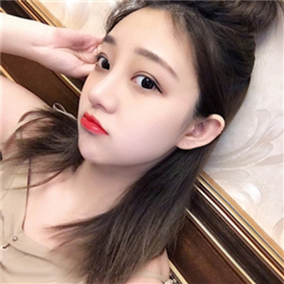 qq女生头像半边脸黑白图片