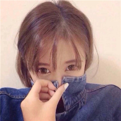 qq女生头像半边脸黑白图片