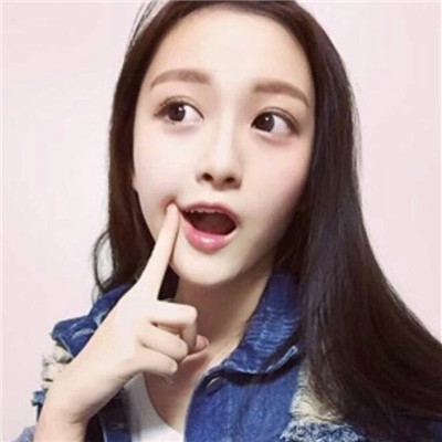 qq女生头像半边脸黑白图片