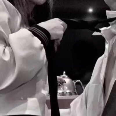 最好看最污的情侣头像 浴室真人污情头一对两张图片