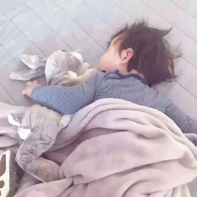 情头萌娃一男一女分开 呆萌情侣头像小孩真人