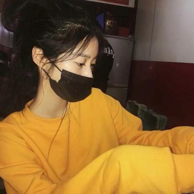 黄色情侣头像一左一右 穿黄颜色衣服系列