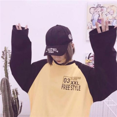 黄色情侣头像一左一右 穿黄颜色衣服系列