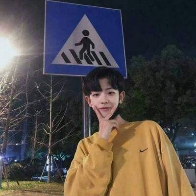 黄色情侣头像一左一右 穿黄颜色衣服系列