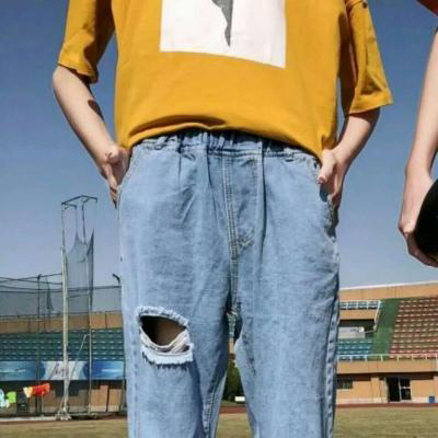黄色情侣头像一左一右 穿黄颜色衣服系列