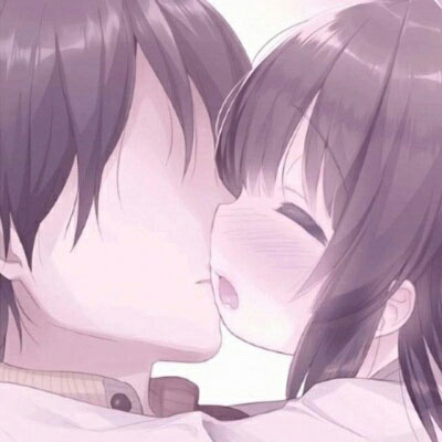 骚一点的二次元情头一对两张 漫画情侣床上头像