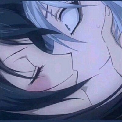 骚一点的二次元情头一对两张 漫画情侣床上头像