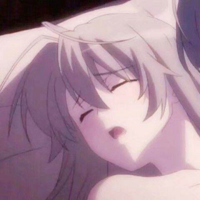 骚一点的二次元情头一对两张 漫画情侣床上头像