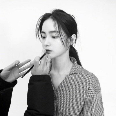 很丧的女生头像黑白图片