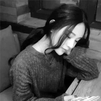 很丧的女生头像黑白图片
