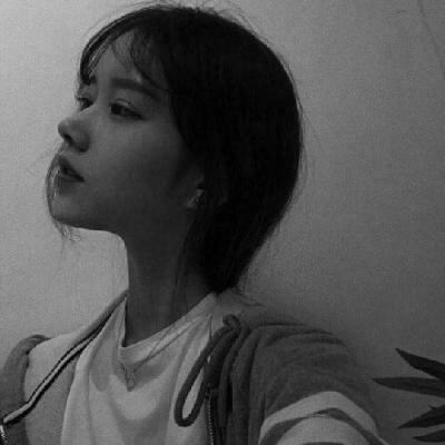很丧的女生头像黑白图片