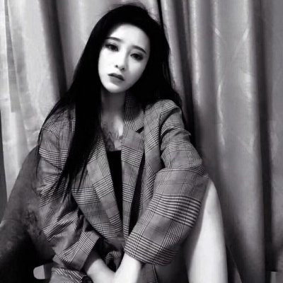 很丧的女生头像黑白图片