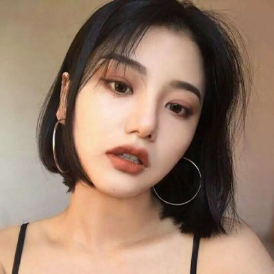 吊带气质女生半身控头像 锁骨露肩侧脸