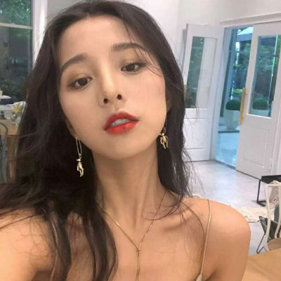 吊带气质女生半身控头像 锁骨露肩侧脸